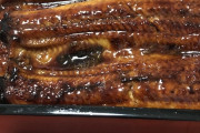 【画像】出前で寿司屋のウナギを頼んでみたwwww