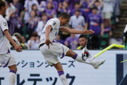 コーナーフラッグを蹴り破壊…広島FWドウグラス・ヴィエイラの処分決定