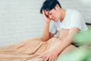 【悲報】若年層で「うつ病」による日常生活への影響が顕在化・・・　高齢層とは対照的な健康動向