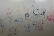 【ホロライブ】EXPO会場にホロメンのパパママのお絵かきが集まった区画がある模様