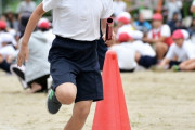 【画像】体育祭でJKに抱き着く男子生徒ｗｗｗｗｗｗｗｗｗｗｗｗｗｗｗｗｗ