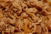 【悲報】友達に牛丼屋に誘われたから鯖の味噌煮定頼んでたら『いい加減にしろ頃すぞ』とキレられ殴られた話