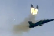 【動画】イギリス空軍のHawk T2が離陸直後に住宅地近くに墜落。