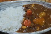 俺「2種類の異なるカレー粉をブレンドすると美味しくなるらしい」嫁「今度やってみる」→嫁がカレー作ってたので、何と何をブレンドしたのか、と思い見てみたら…