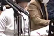 【動画】 蓮舫議員、安倍総理に「危機感がない！後手対応！」と騒いでおきながら自分は話を聞かずスマホいじり
