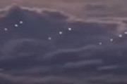 【動画】「史上最高のUFO映像」 南シナ海上空で「UFO12機の編隊飛行」をはっきり目撃  パイロットが激撮した動画に世界が驚愕