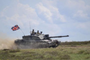 米英波の主力戦車が戦術目標に機動前進、NATO演習にチャレンジャー2戦車も参加！