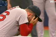 レッドソックスの投手ケリー、マウンド上で突然号泣　ヤ戦病院か？