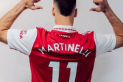 【アーセナル】「マルティネッリが背番号11」「襟の模様ダサくね？」「14番はよっぽど自信のある奴じゃないとな」