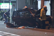 中高生8人交通事故の被害者の一人、下半身が車の中で上半身が車の外に分離する