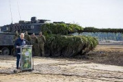ドイツ、戦車「レオパルト２」１４両をウクライナに供与発表