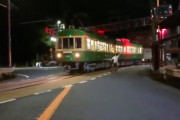 【動画】江ノ電の貴重な試運転に撮り鉄が殺到⇒なにも知らない外人ニキが自転車でカットインして鉄オタブチギレｗｗｗｗｗｗｗ