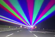 居眠り運転防止のため中国がド派手なレーザー光線を照射していた