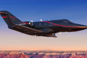 ホンダが黒い新型機「ホンダジェット エリート II」を世界初公開…木目フロア採用＆航続距離向上！