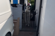 太ったハスキー犬が帰りを待ってる...！ 可愛すぎる出迎えに寄せられたコメントをご紹介！ 海外の反応