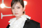 平手友梨奈、金髪“タトゥー”の激変ビジュにファン二度見「びっくり」「美しすぎる」