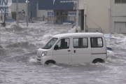 海外「日本の津波が恐ろしすぎる」東北大震災で発生した津波の資料映像に怯える外国人たち