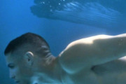 ◆画像小ネタ◆クリロナさん、ジンベイザメと素潜りを楽しむ？