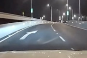 【動画】何かがおかしい中国の高速道路の合流地点。