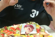 カープ石原慶幸、新井さんから誕生日ケーキが届く！ジョンソンからの信頼が厚い40歳