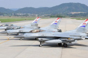 韓国空軍、F-16C戦闘機改修で寿命を延ばす…2040年以降まで任務遂行！