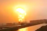 【動画】中国、今度は石油化学工場が爆発、大炎上！巨大な火柱が立ち昇る！