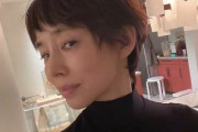 55歳 石田ゆり子さらに切ってベリーショートヘアに大変身「さらに可愛くなった」「パリジェンヌみたい」と話題に