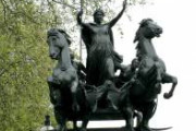 【豆知識】乗馬している騎士や王族の銅像、足のあげ方に意味があった