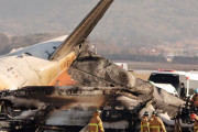 韓国・務安空港で旅客機事故、179人死亡 生存者2人「韓国の航空史上最悪の事故になった」