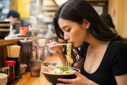 【麻薬じゃん】医者の6割「やっぱりラーメンのスープはついつい飲んじゃうよね♪」医者も我慢できないほどの旨さってことぉ！？