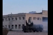 ロシア軍、パーンツィリ地対空ミサイルを30m先の自軍に打ち込む！