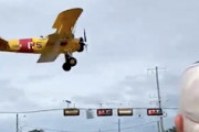 【動画】無謀にも道路から離陸しようとした飛行機が離陸直後に墜落。（テキサス）