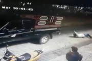 【動画あり】メキシコの市長、公約を守らなかったためトラックで引きずり回される