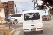 【大阪】一時停止を無視した自転車乗り、車と衝突してフロントガラスを割る。