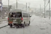 【注意】雪道はこんな速度でも簡単に事故りかけるという動画がこちら。