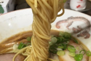【画像】ラヲタさん、めちゃくちゃインスタ映えするラーメンの撮影方法を考案ｗｗ