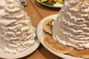 【画像】女の子「パンケーキに追加の追いクリームは当たり前！女の子はクリームが好きなの！」←これ