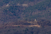 【5ch反応】北朝鮮軍兵20人がスコップやクワ装備で軍事境界線を侵犯　韓国軍が射撃「は？道に迷っただけなんだが？撃ったね？」