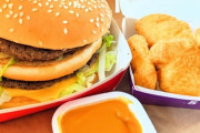 【悲報】年収900万の夫婦「マクドナルドすら食べられない…」