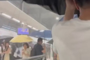 【動画】中国では地下鉄でも雨が降ると話題に