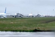 【動画】大規模なドローン攻撃によりロシアの空港が大混乱に。