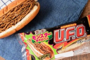 【食べたい】『U.F.O』とコラボした「焼そばパン」がファミマで発売！焼そばは約2倍の量をサンド