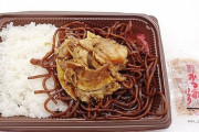 【画像】セブンイレブン、焼きそば＋白米の弁当を発売してしまう・・・