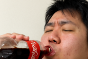 未だにコーラ飲んでるやつｗｗｗ