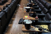 【悲報】アメリカの映画館、治安が悪すぎる…　（動画あり）