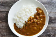 カレーの具って肉玉葱ニンジンだけでええんか？
