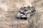 これが対戦車ミサイルの威力。ロシアの最新戦車T-90Mを一撃で完全破壊する映像。