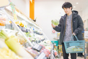買い物の度に有料の「レジ袋」を購入→「エコバッグ」を買うより安い？