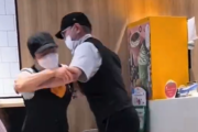 【動画】マクドナルド柏店の店員、客にめちゃくちゃキレ散らかす！お前らの想像の3倍ブチ切れ