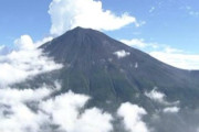富士山で大阪の少年が一時 行方不明に…直前に父親と口論　父親が先を行き振り返った時には姿見えず　警察の山岳遭難救助隊が発見